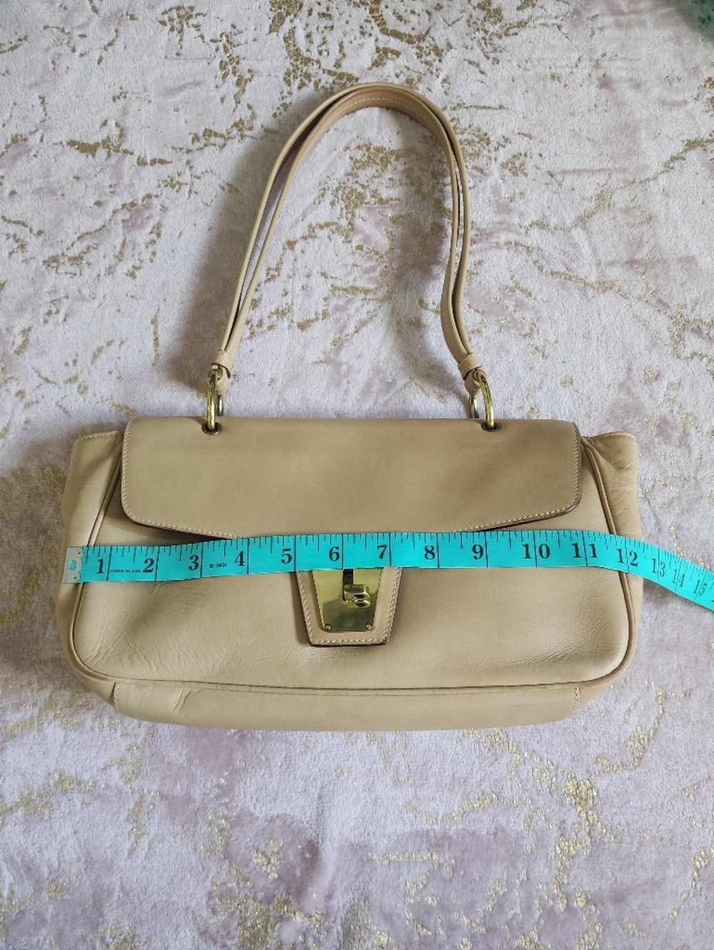 GUCCI | Vintage Beauty With Goldtone Hardware - Picture 15 of 16